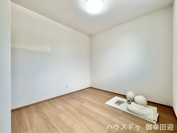 ■2階5.0帖洋室①■寝室、書斎、趣味の部屋。家族の成長やライフスタイルに合わせ、様々な使い方ができる快適な空間です。