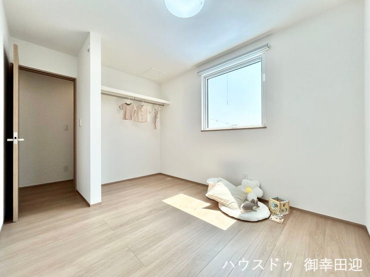 ■2階5.0帖洋室②■寝室、書斎、趣味の部屋。家族の成長やライフスタイルに合わせ、様々な使い方ができる快適な空間です。