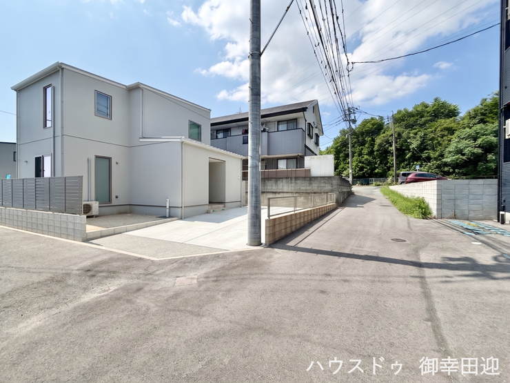 ■車と趣味の幅が広がる場所■単なる駐車スペースではない、洗車やタイヤ交換、DIYにも使える多目的な屋外スペースです。