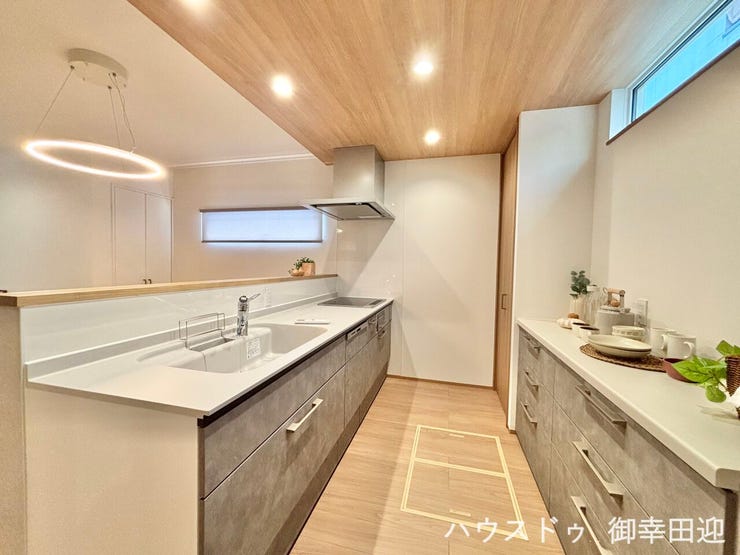 ■家族の「美味しい」が集まる舞台■高い機能性と美しいデザインを両立。料理する人も、待つ人も、笑顔になれる場所です。