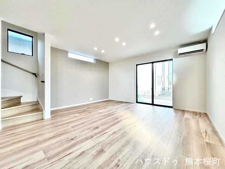 ■安らぎと笑顔の中心地■陽光が優しく降り注ぎ、会話が自然と弾む。ここでは、毎日が特別な時間へと変わります。