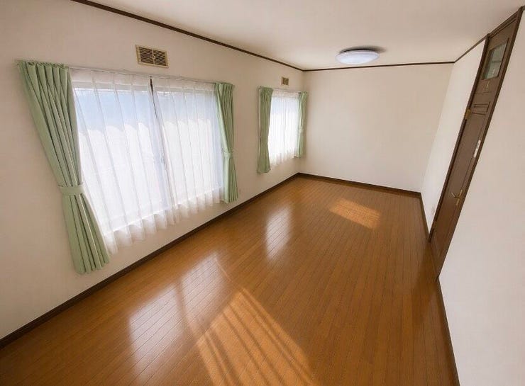 2階の洋室。
子ども部屋として、2つに仕切っても良いですね。
※CG加工を施しております。