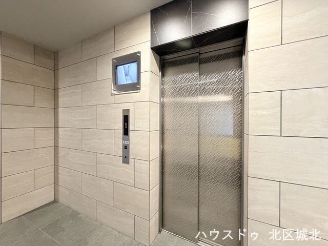 エレベーターホールです。ゆとりあるエレベーターホールが快適なマンションライフをサポートします。