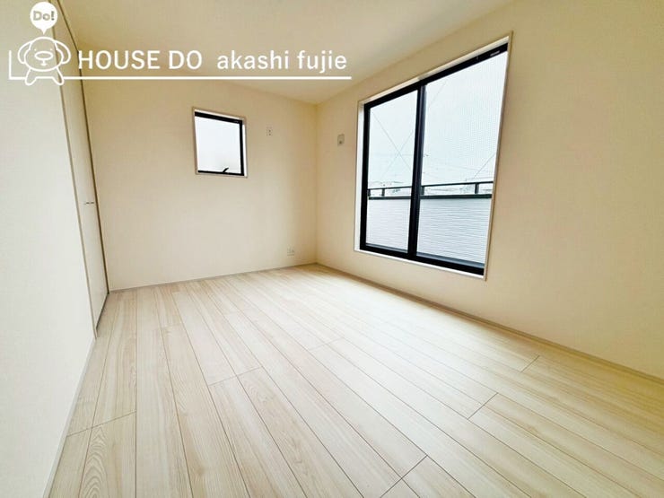 南東向きのバルコニーにお部屋から出ていただけます