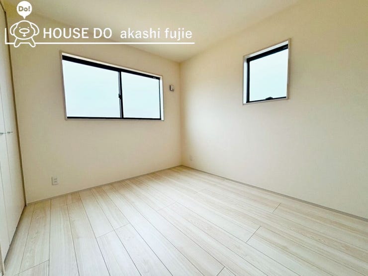 二面採光の明るいお部屋です