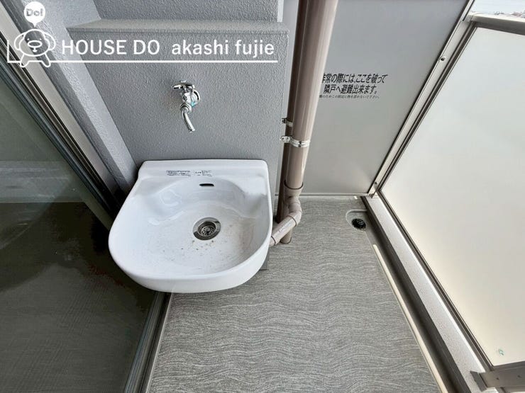 バルコニーには水栓があるので大変便利です