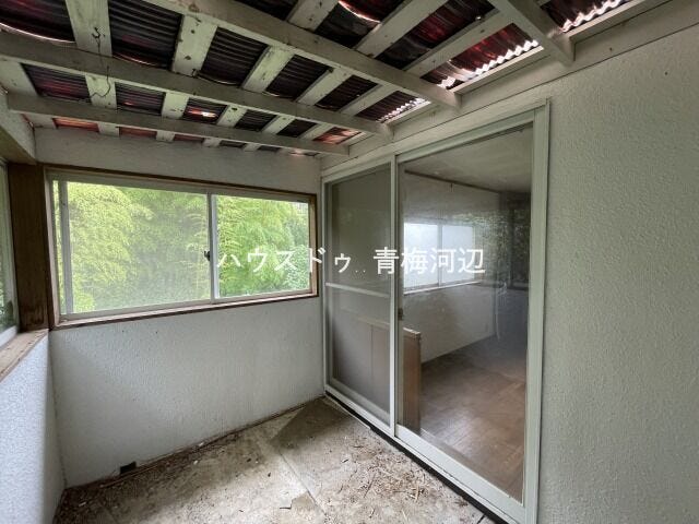 ルーフバルコニー:雨の日や花粉の時期でも安心して干せますね。