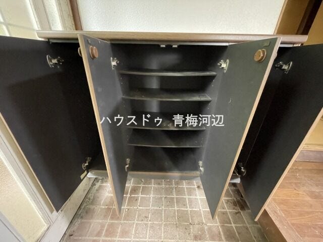 玄関収納:下駄箱があるので靴があふれることなく、玄関スペースをスッキリと保てそうです。