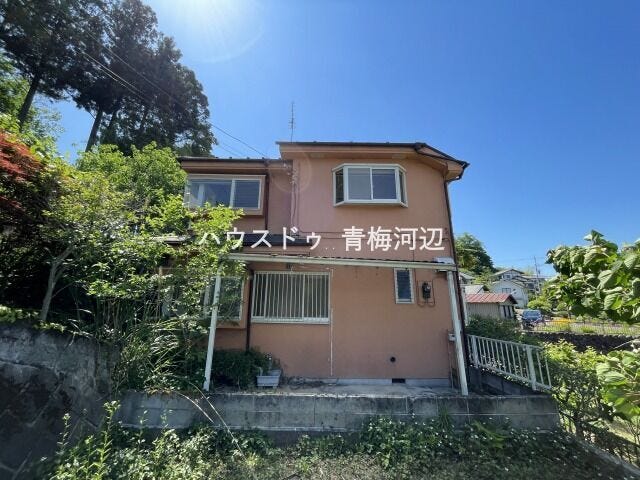 【外観】
緑豊かな環境にある4LDKの中古戸建です◎