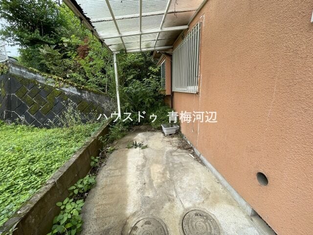 庭:屋根がついているので雨の日も外で作業することが出来ます。
