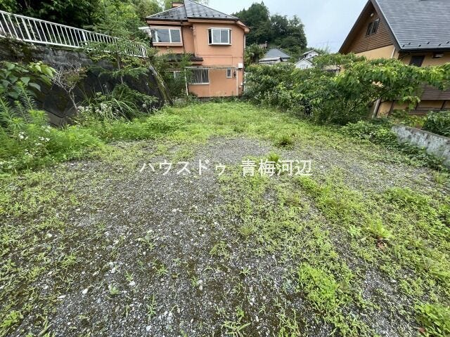 庭::広めのお庭なのでお子様と遊んだり、ペットと遊んだりできそうですね。ガーデニングや家庭菜園なども楽しめそうです。