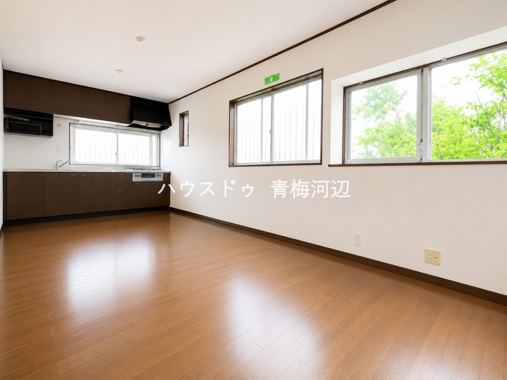 リビング:ナチュラルな雰囲気のフローリングですので家具やインテリアなども合わせやすいです。どんなお部屋にしていくか考えるのも楽しいですね♪※一部CG家具消し加工処理をしています。