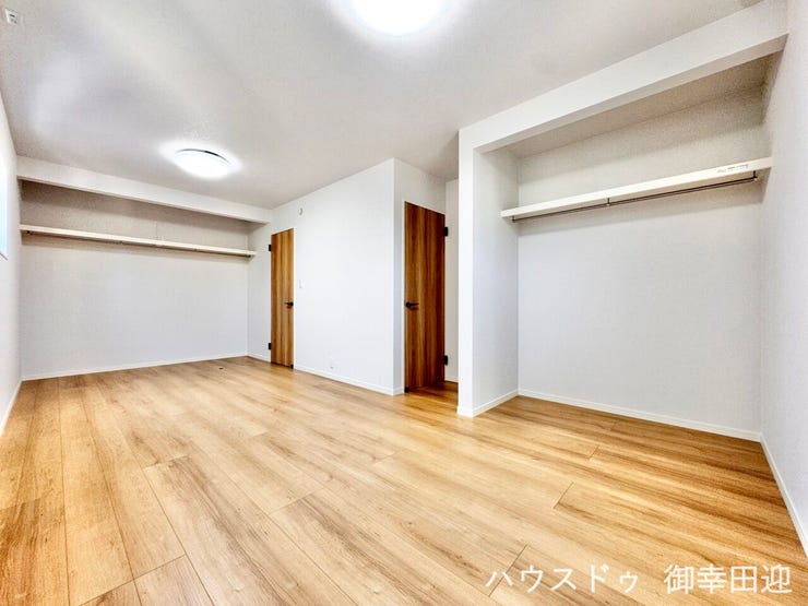 ■2階5+4.5帖洋室■寝室、書斎、趣味の部屋。家族の成長やライフスタイルに合わせ、様々な使い方ができる快適な空間です。