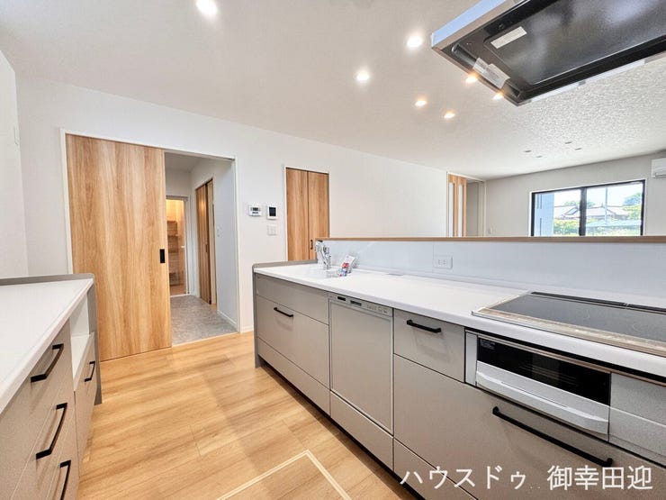 ■家族の「美味しい」が集まる舞台■高い機能性と美しいデザインを両立。料理する人も、待つ人も、笑顔になれる場所です。
