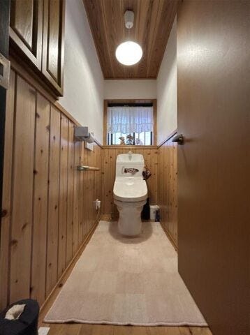 トイレは土間にあり、古民家カフェやイベントなどで使用するときも誰でも使用できるのでとっても便利です。