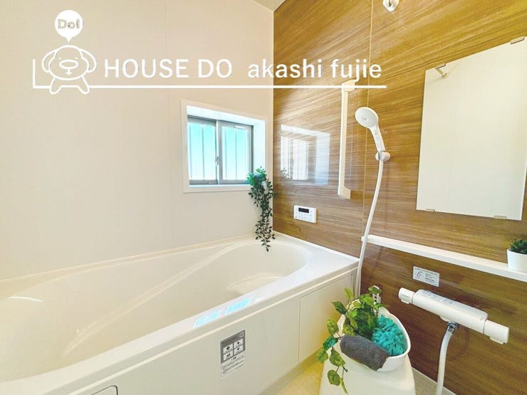 足を伸ばして入浴でき、洗い場も広く快適に過ごしていただけます