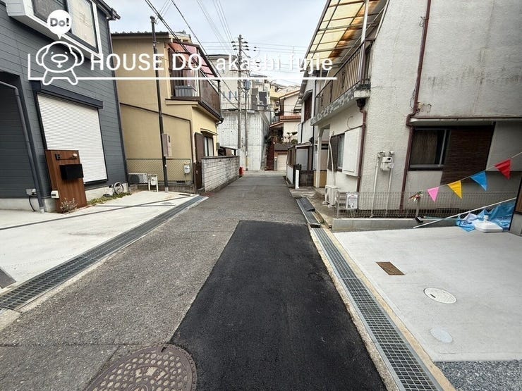 前面道路は約3.94メートルの幅員がございます。交通量は比較的少なく安心して生活していただけます。お問合せお待ち致しております!【お問合せ フリーダイヤル:0120-077-712】