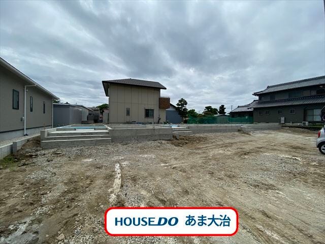 【外観】
名鉄津島線「七宝」駅まで自転車で約10分。公共交通機関を使ってのお出かけもしやすい古道屋敷エリアです。