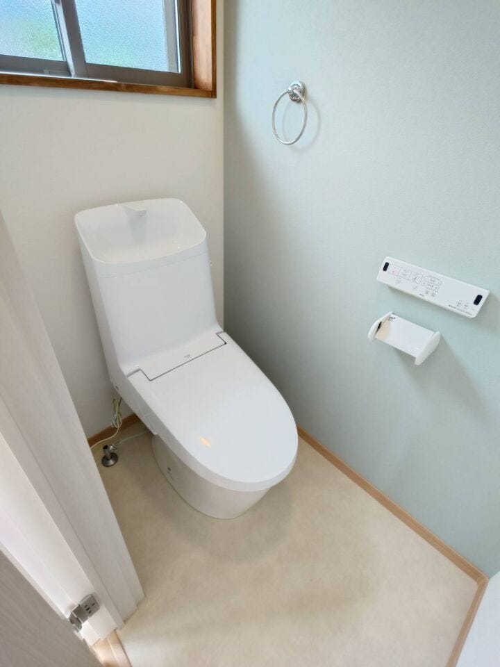 トイレは新品に交換しました。直接肌に触れる水回りは新品が嬉しいですね。