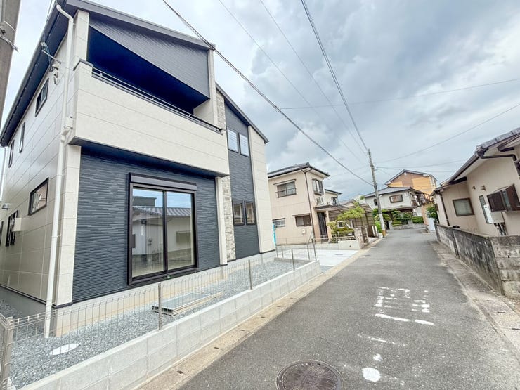 全室フローリング♪WIC2ヶ所♪ファミリークローク♪小倉南区南方新築戸建て◎駐車場◎バルコニー