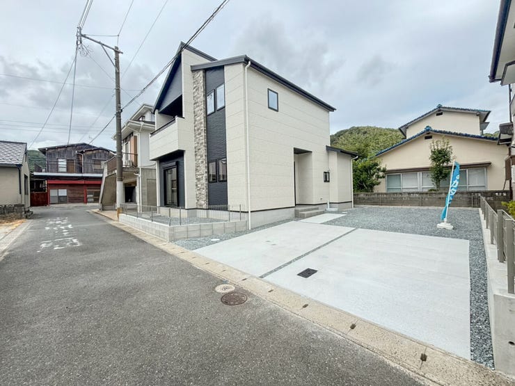 全室フローリング♪WIC2ヶ所♪ファミリークローク♪小倉南区南方新築戸建て◎駐車場◎バルコニー