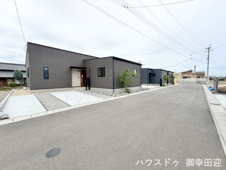 ■理想を叶える新しい暮らしの舞台■高いデザイン性と機能性を兼ね備えた住まい。ここで、家族の新しい物語が始まります。
