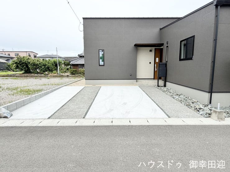 ■車と趣味の幅が広がる場所■単なる駐車スペースではない、洗車やタイヤ交換、DIYにも使える多目的な屋外スペースです。