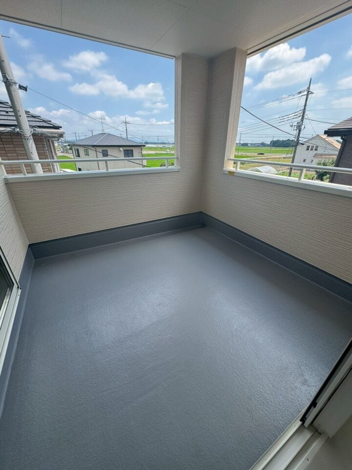 広々としたインナーバルコニーは、洗濯物を干すだけでなく、椅子を置いて読書や日光浴も楽しめます。