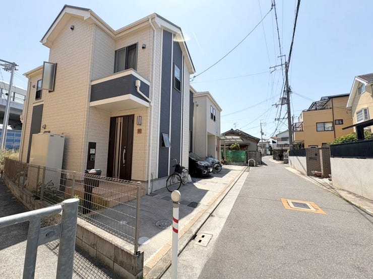 駐車スペースも広く、余裕をもって駐車することができます!!