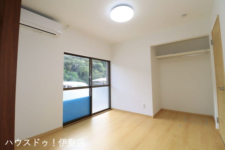 西姶良４丁目 中古戸建 【1F洋室6帖】
ハンガーパイプ付きでかける収納が可能です