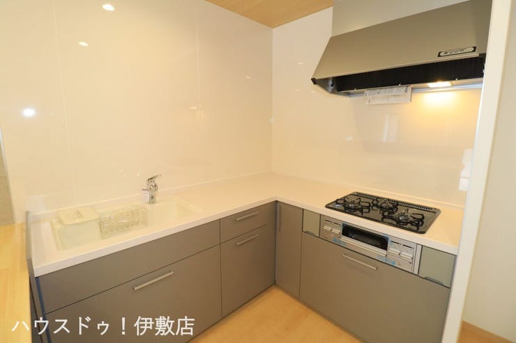 西姶良４丁目 中古戸建 【キッチン】
L型キッチンを採用しており、調理のしやすいキッチンです