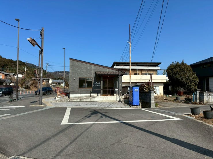 交差点に隣接しているため、お車での国道10号線への合流もスムーズです。