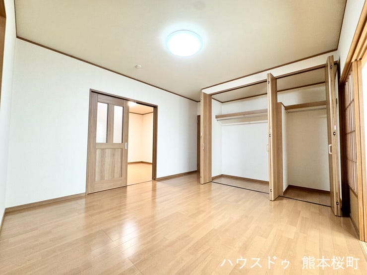 ■1階10帖洋室■心からリラックスできる静けさ、上質な眠りで、毎日をリセットします。明日への活力を養う空間です。