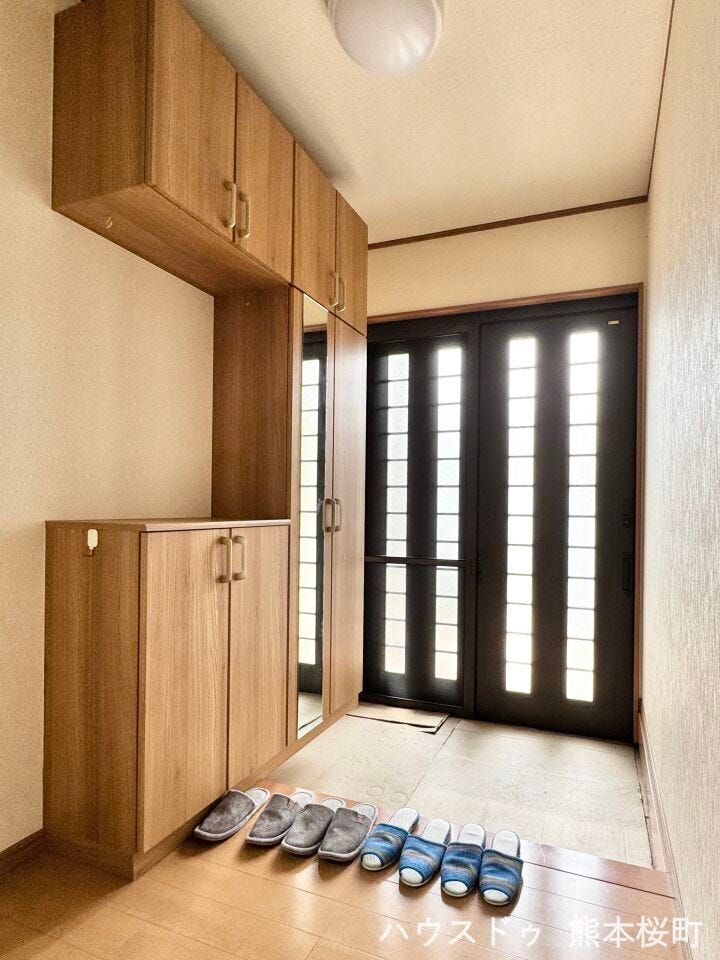 ■「ただいま」の安堵をくれる場所■訪れる人を迎え入れ、帰るたびにホッと一息つける、明るく機能的なエントランス。