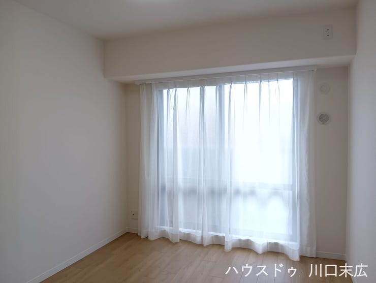 寝室や趣味の部屋、ワークスペースなど、ライフスタイルに合わせて多目的に活用できる洋室。飽きのこないシンプルな内装が、自分らしさを引き立てます。