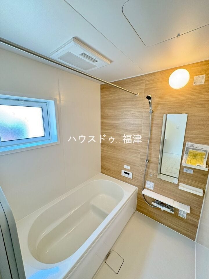 ゆとりのある浴室。足を伸ばしてご入浴いただけます。
1日の疲れを存分と癒してください。
《古賀市千鳥2丁目 新築戸建》