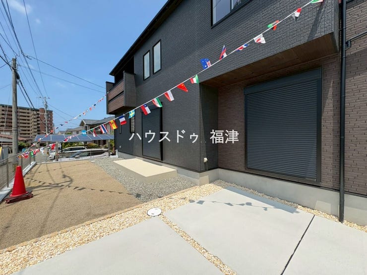 ちょっとしたお庭スペース付き!
BBQやプールなども楽しめます♪
《古賀市千鳥2丁目 新築戸建》