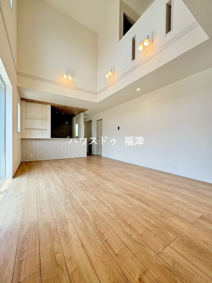 LDKは約20帖!
大きなテレビを置いたり、ソファーを置いたり…
想像が膨らみますね♪
《古賀市千鳥2丁目 新築戸建》