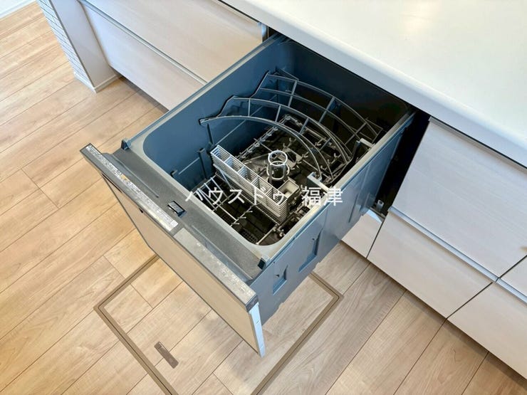 家事の負担を減らしご家族との時間を増やしてくれる
嬉しいアイテム!食器洗浄乾燥機付き♪
《古賀市千鳥2丁目 新築戸建》
