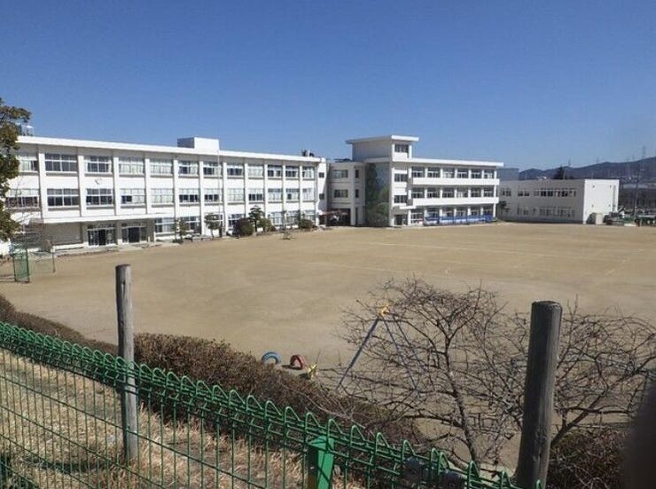 豊坂小学校