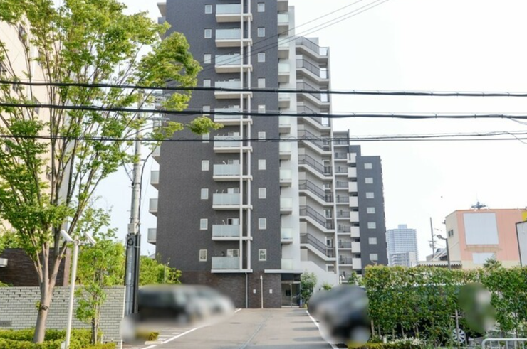 【外観】
近鉄奈良線「若江岩田」駅徒歩5分!全4部屋+14帖LDKのゆとりある4LDKプラン。スマートキーや宅配BOXなど人気の設備も揃っています!