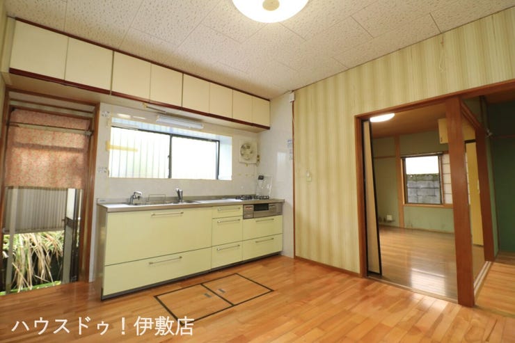 【ダイニングキッチン】
勝手口付きで玄関を通らずにゴミ出しが可能です