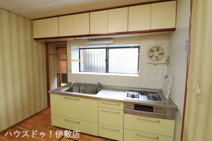 【キッチン】
窓付きで、明るいキッチンです。自然換気もすぐにできます