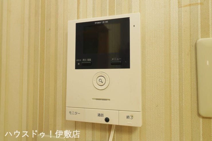 【モニター付きインターホン】
誰が来てもわかるモニター付き♪女性が一人で家にいてもこれなら安心
