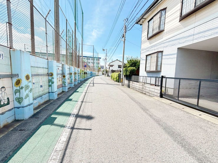 ◆小倉北区中井中古戸建て◆スーパーコンビニ徒歩圏内◆閑静住宅街◆照明器具◆トイレ2箇所◆床下収納