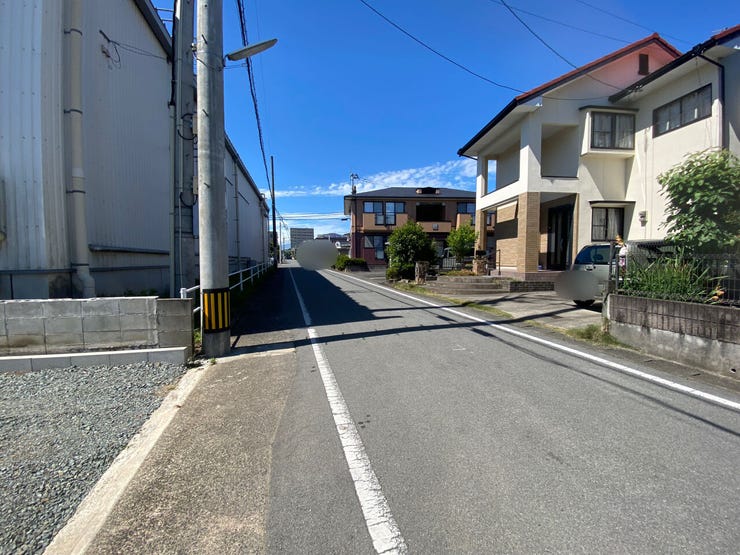 周辺は静かで落ち着いた雰囲気の住宅街です。