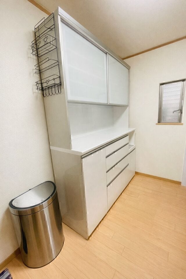 収納を置いてもゆとりのあるキッチンスペースです♪
※AIによる家具消し加工済み
