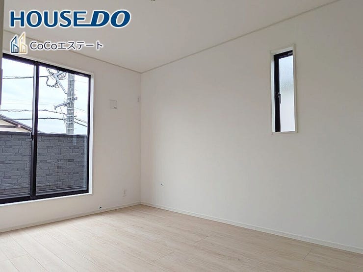 □■洋室■□
バルコニーに面した6帖の洋室です♪
主寝室として最適なお部屋です。