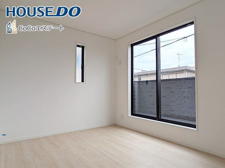 □■洋室■□
5.7帖の洋室です♪
光が取り込みやすい2面採光のお部屋です。日当たり・風通し良好です♪