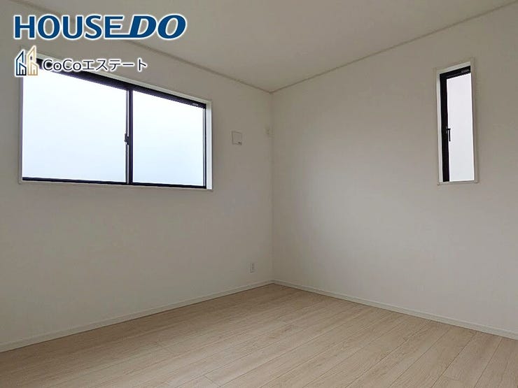 □■洋室■□
5.2帖の洋室です♪
光が取り込みやすい2面採光のお部屋です。日当たり・風通し良好です♪